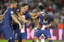 爱游戏客户端关于武汉三镇训练开放日，赛前临场应变引欢呼，法甲在即，更衣室氛围转暖的信息