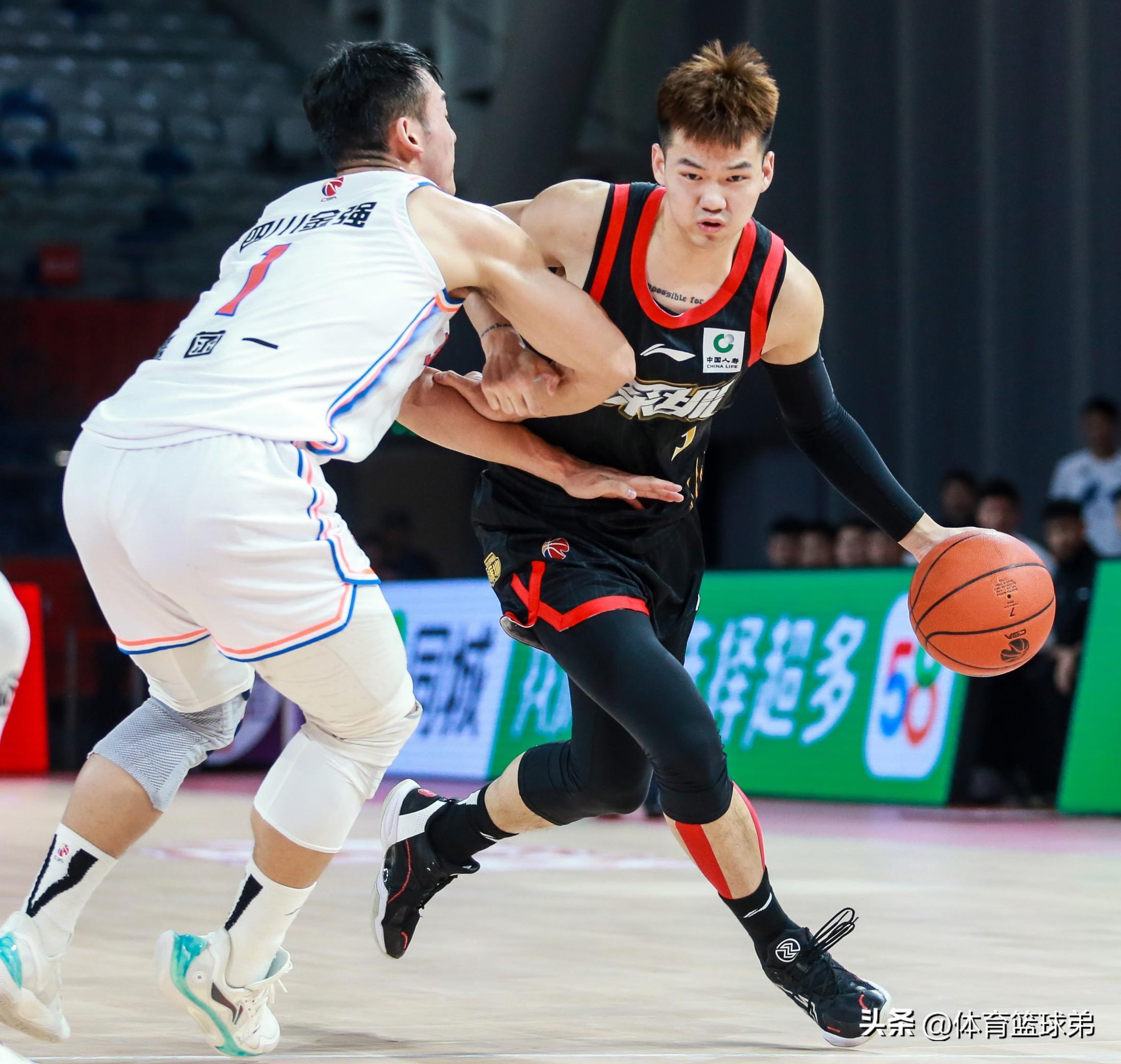 包含NBA季后赛加时末段再迎强敌，山东泰山战术微调，主帅态度：引发热议，临场指挥获称赞的词条